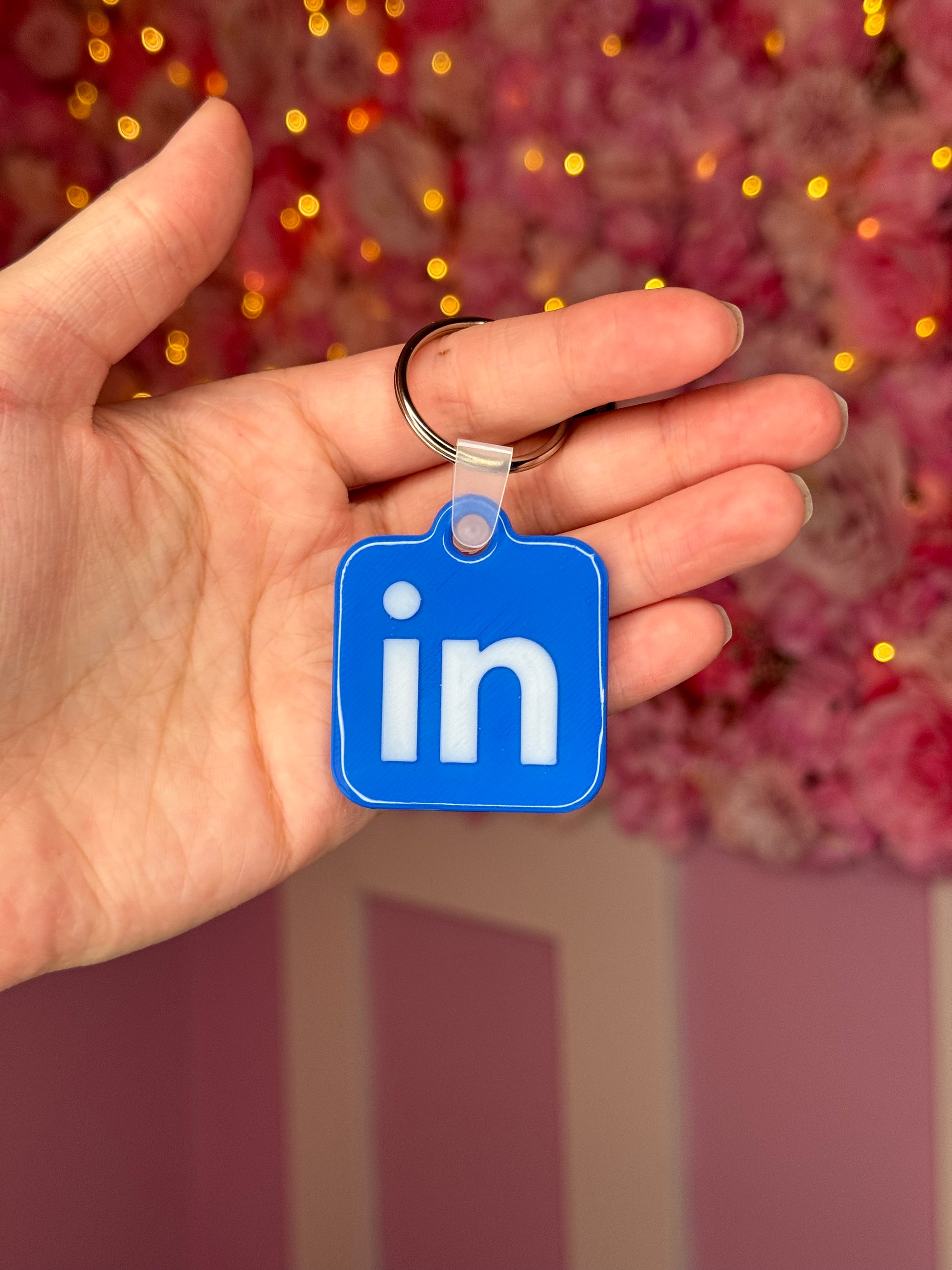 NFC LinkedIn keychain Free US Delivery – Pyahik nameplates